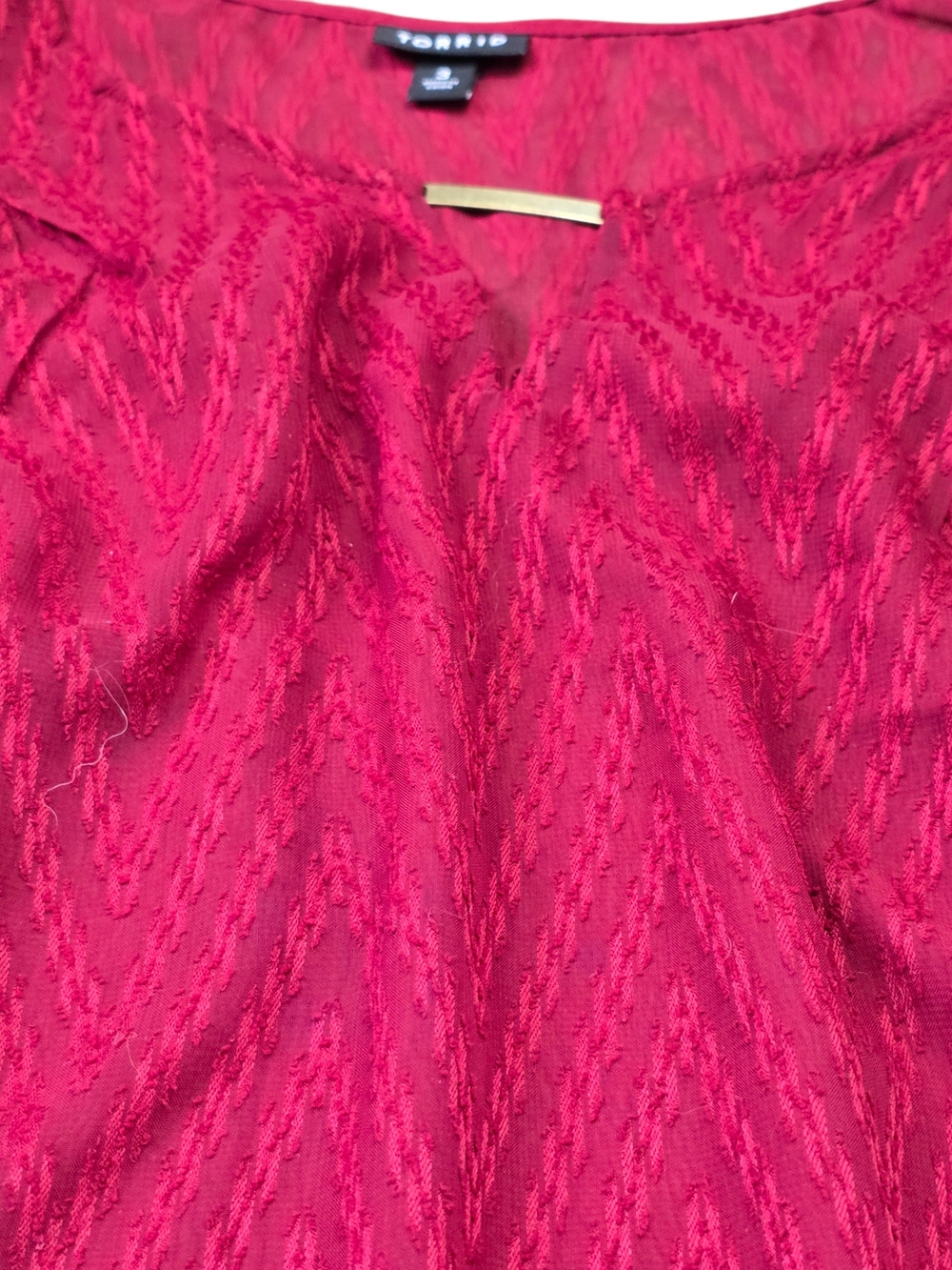 Torrid 3X Maroon Chevron Sleeveless Blouse Gold Bar V Neck Top - Picture 4 of 11